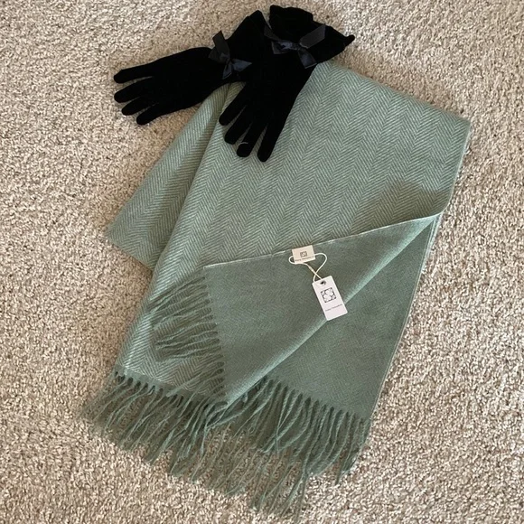 Pretty Persuasions Accessories Pretty Persuasions Shawlwrap Poshmark